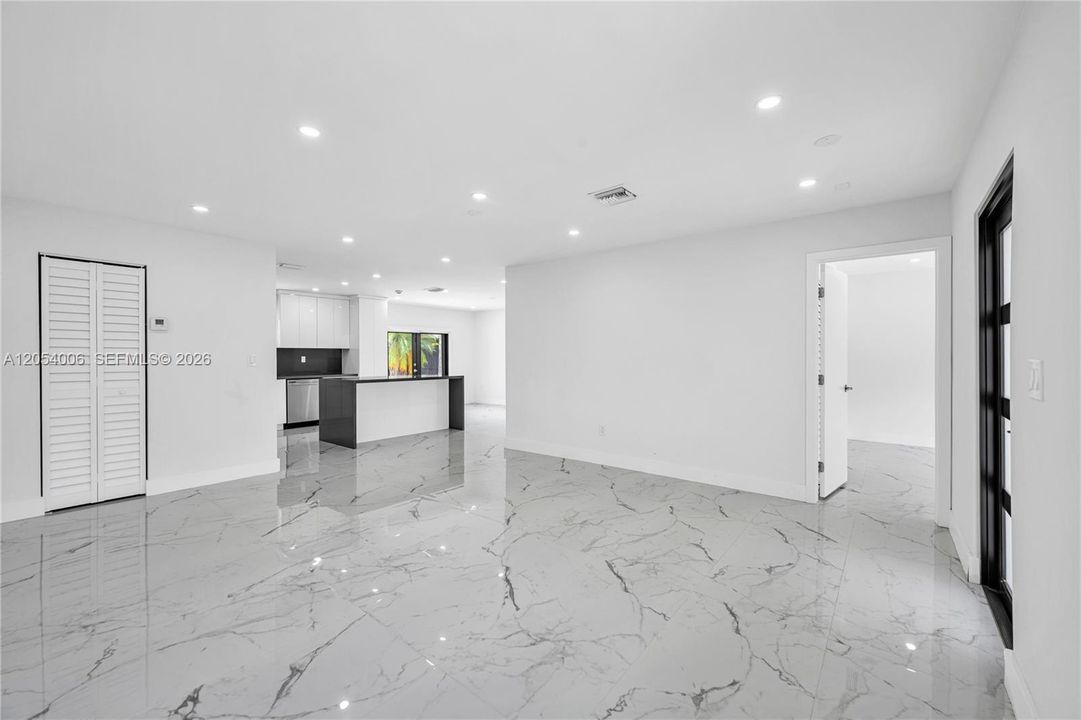 В аренду: $5,500 (4 спален, 2 ванн, 2096 Квадратных фут)