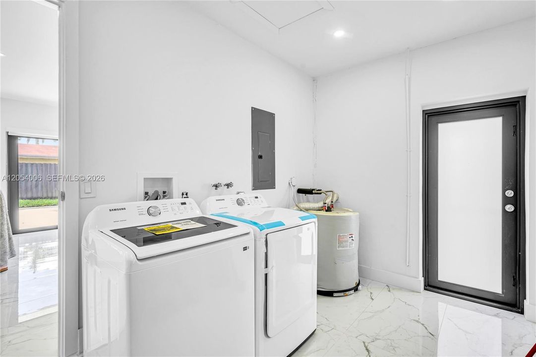 В аренду: $5,500 (4 спален, 2 ванн, 2096 Квадратных фут)