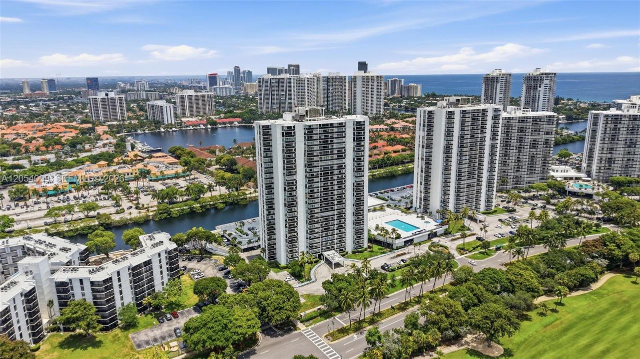 En Venta: $400,000 (2 camas, 2 baños, 1079 Pies cuadrados)