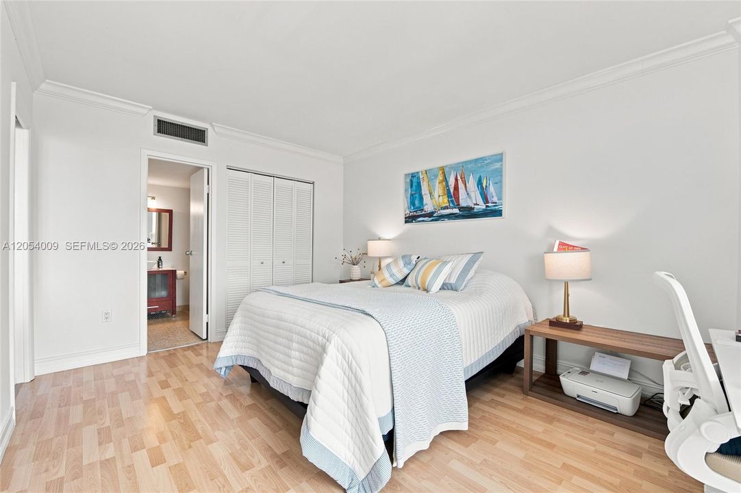 En Venta: $400,000 (2 camas, 2 baños, 1079 Pies cuadrados)