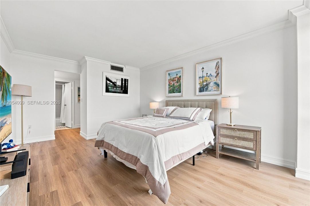En Venta: $400,000 (2 camas, 2 baños, 1079 Pies cuadrados)
