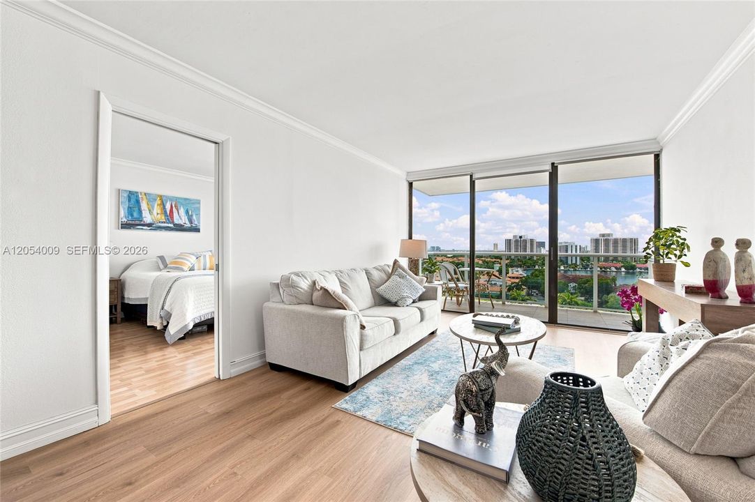 En Venta: $400,000 (2 camas, 2 baños, 1079 Pies cuadrados)