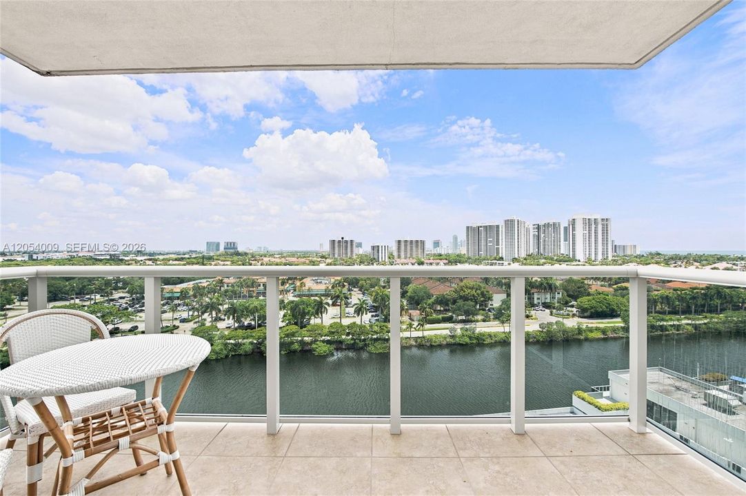 En Venta: $400,000 (2 camas, 2 baños, 1079 Pies cuadrados)