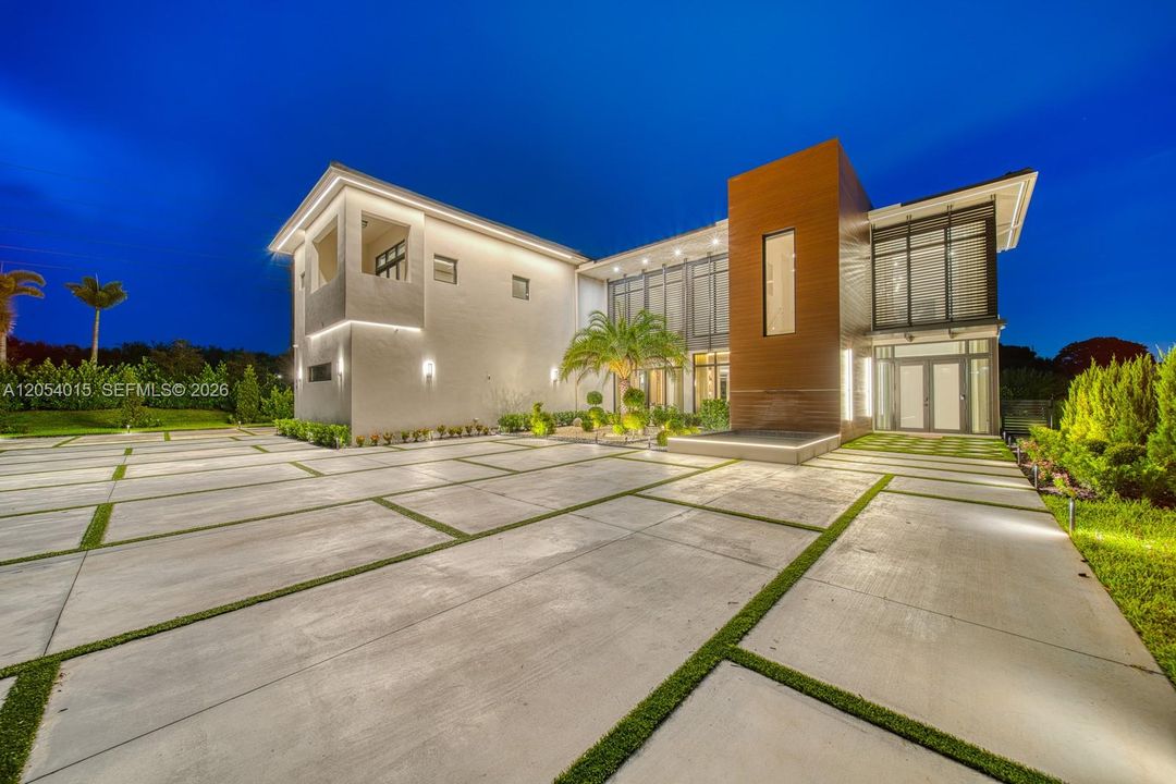 For Sale: $4,950,000 (5 beds, 6 baths, 0 Square Feet)