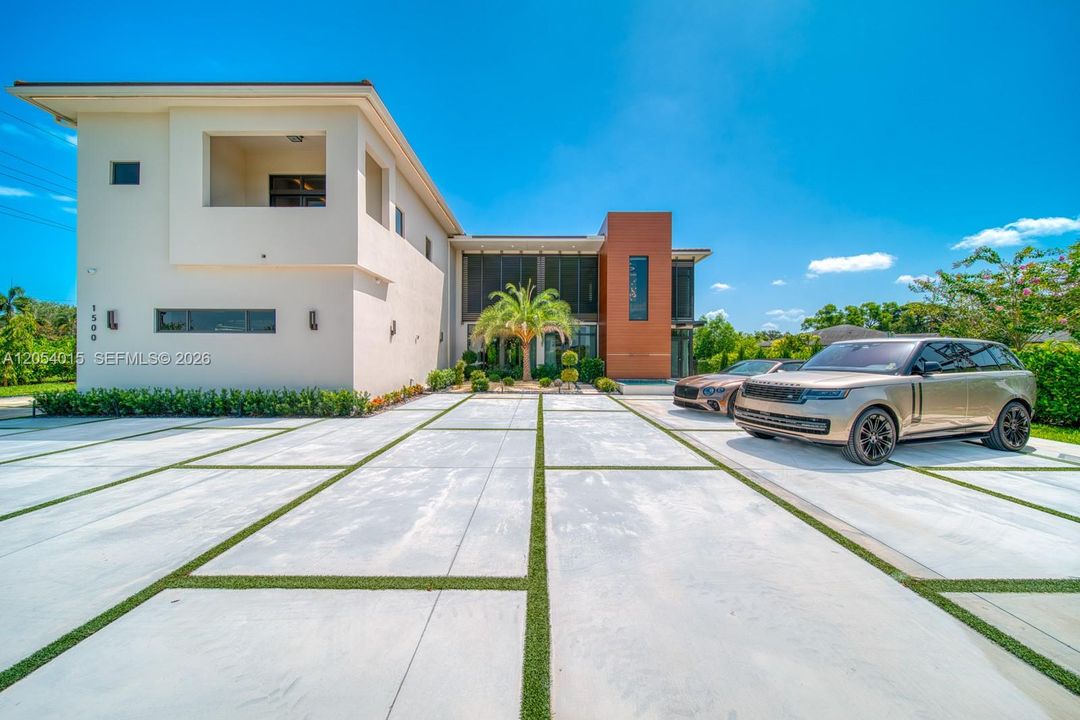 For Sale: $4,950,000 (5 beds, 6 baths, 0 Square Feet)