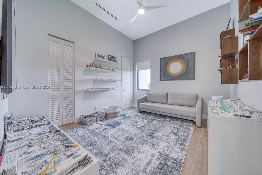 For Sale: $4,950,000 (5 beds, 6 baths, 0 Square Feet)