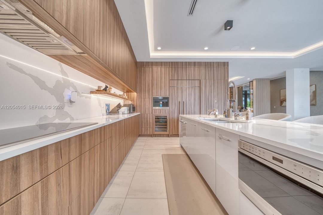 For Sale: $4,950,000 (5 beds, 6 baths, 0 Square Feet)