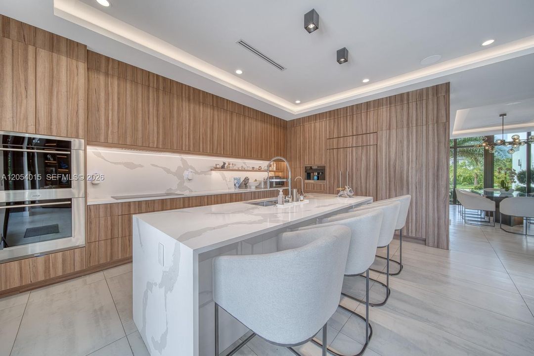 For Sale: $4,950,000 (5 beds, 6 baths, 0 Square Feet)