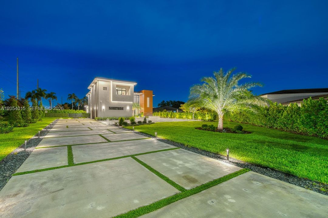 For Sale: $4,950,000 (5 beds, 6 baths, 0 Square Feet)
