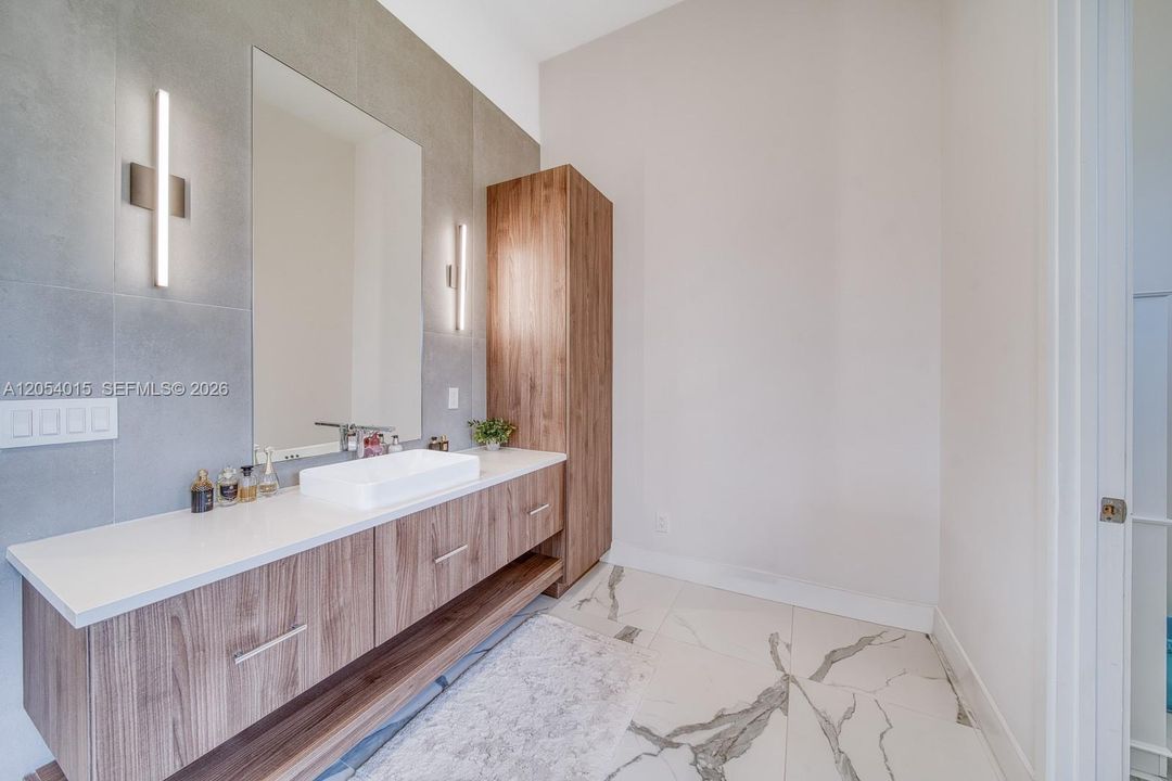 For Sale: $4,950,000 (5 beds, 6 baths, 0 Square Feet)