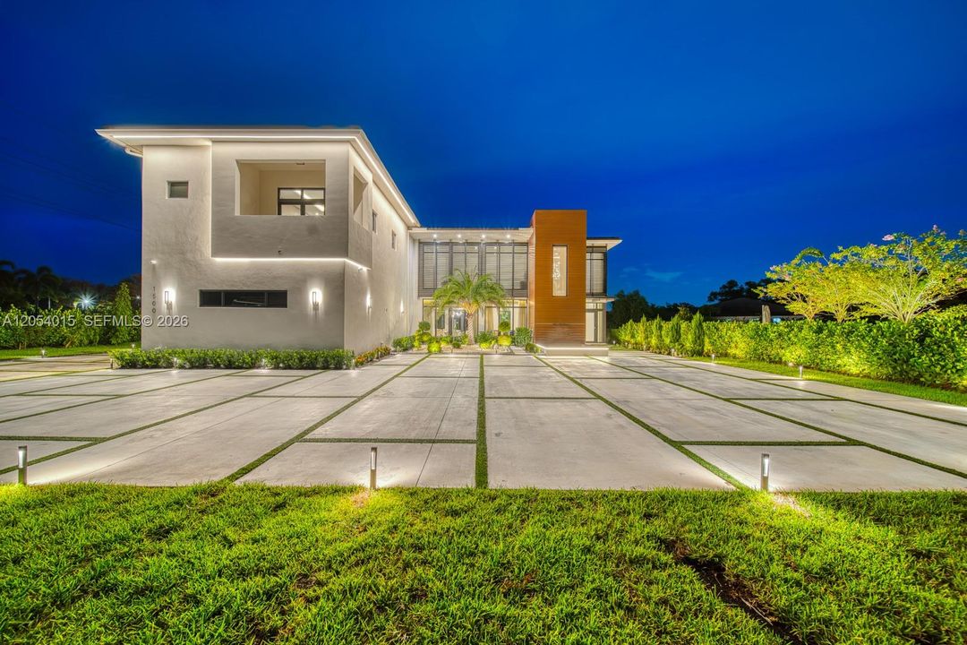 For Sale: $4,950,000 (5 beds, 6 baths, 0 Square Feet)