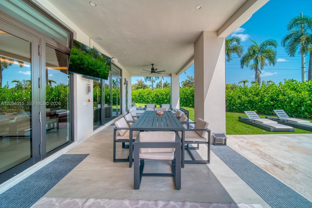 For Sale: $4,950,000 (5 beds, 6 baths, 0 Square Feet)