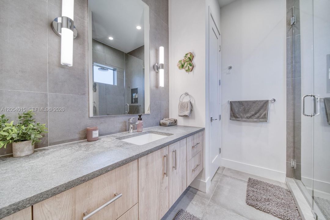 For Sale: $4,950,000 (5 beds, 6 baths, 0 Square Feet)
