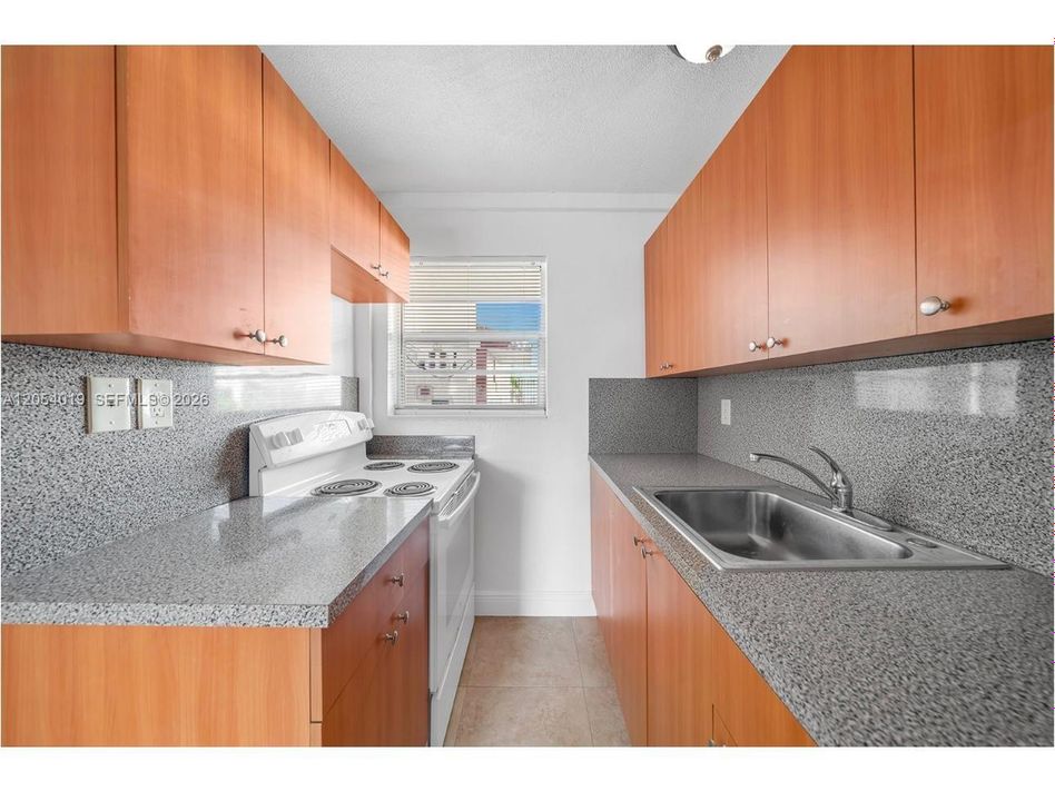 В аренду: $1,750 (1 спален, 1 ванн, 0 Квадратных фут)