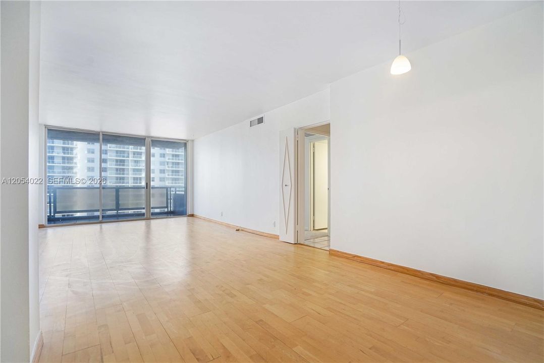 В аренду: $3,000 (2 спален, 2 ванн, 1030 Квадратных фут)