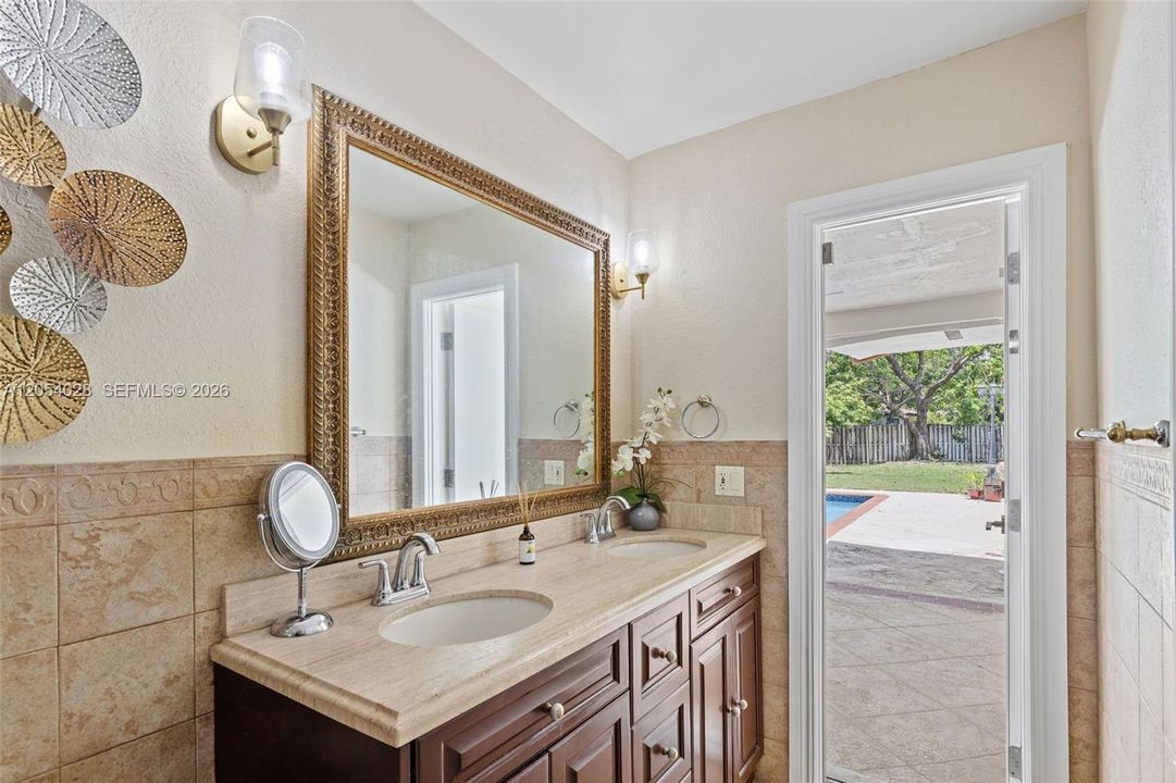 For Sale: $1,100,000 (4 beds, 2 baths, 1971 Square Feet)