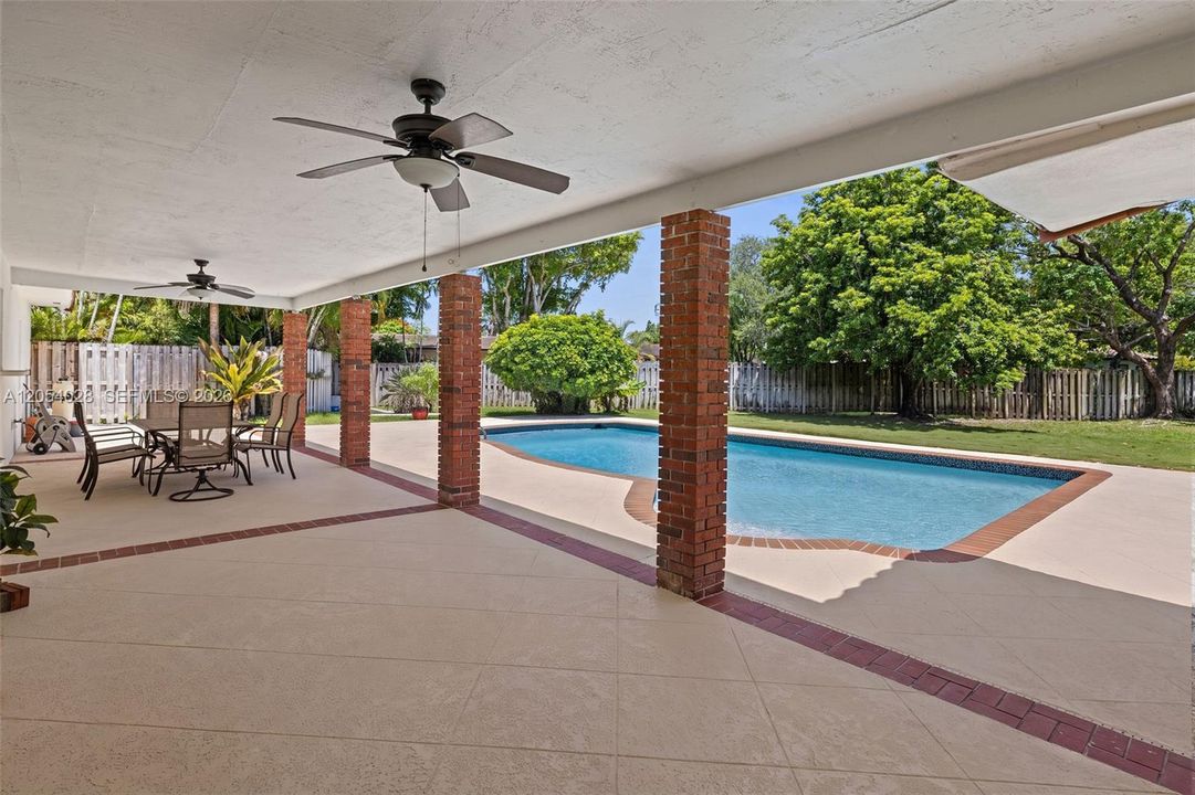 For Sale: $1,100,000 (4 beds, 2 baths, 1971 Square Feet)