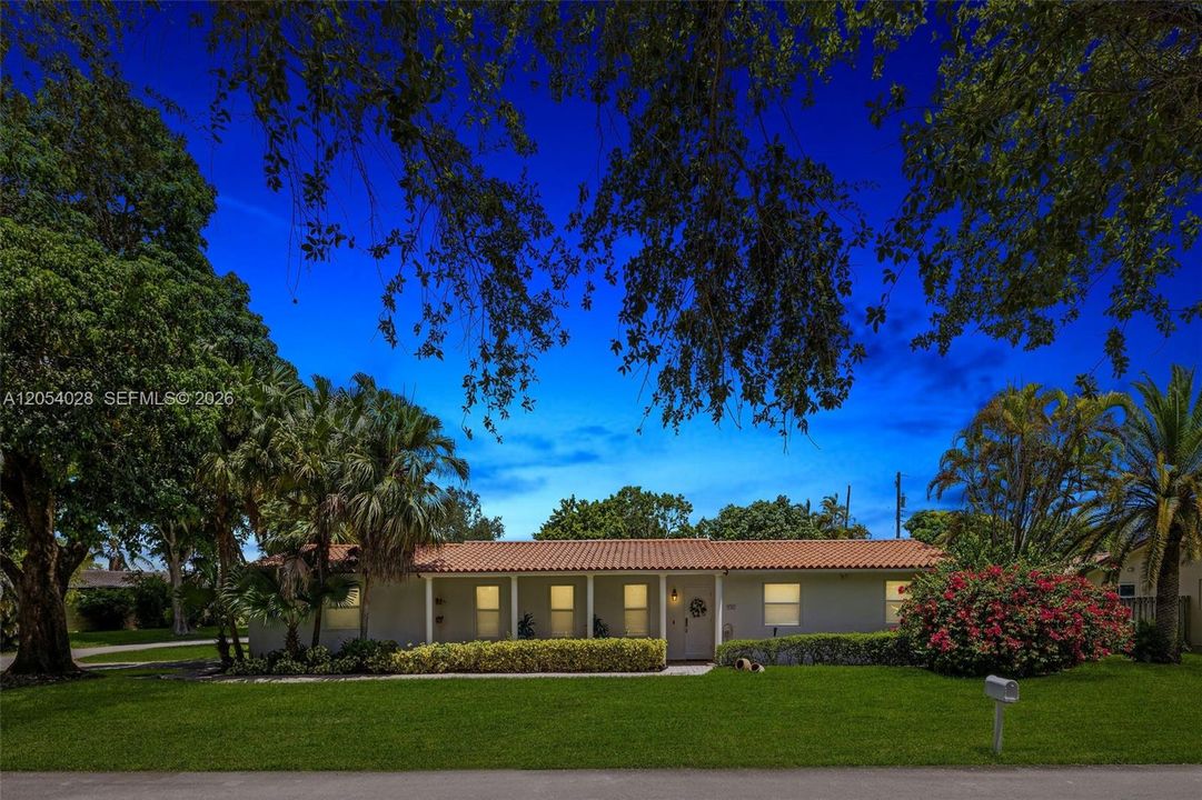 For Sale: $1,100,000 (4 beds, 2 baths, 1971 Square Feet)