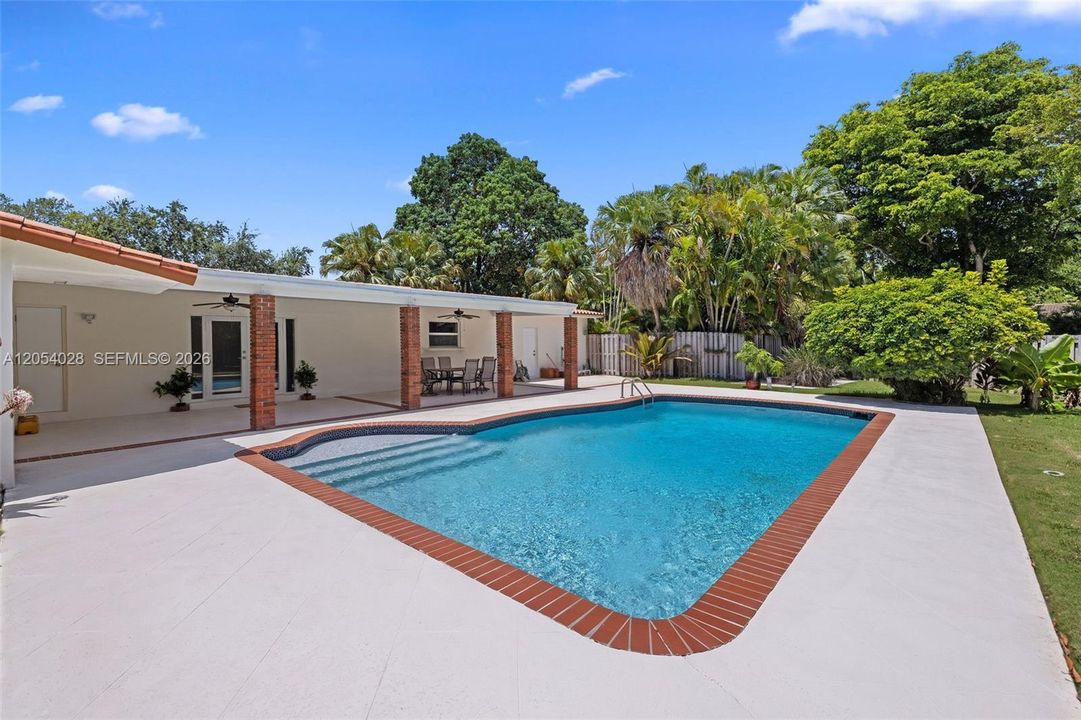For Sale: $1,100,000 (4 beds, 2 baths, 1971 Square Feet)