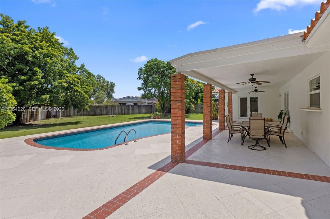 For Sale: $1,100,000 (4 beds, 2 baths, 1971 Square Feet)