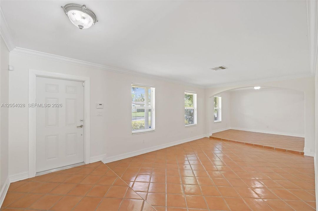 For Sale: $1,100,000 (4 beds, 2 baths, 1971 Square Feet)
