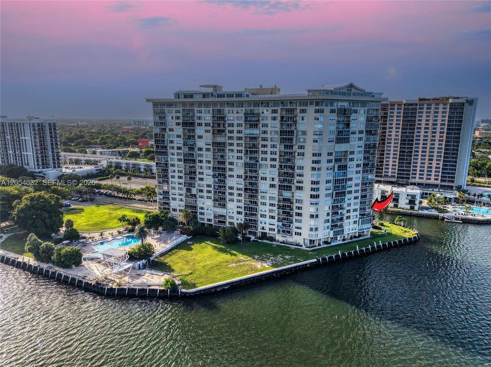 For Rent: $3,800 (2 beds, 2 baths, 1408 Square Feet)