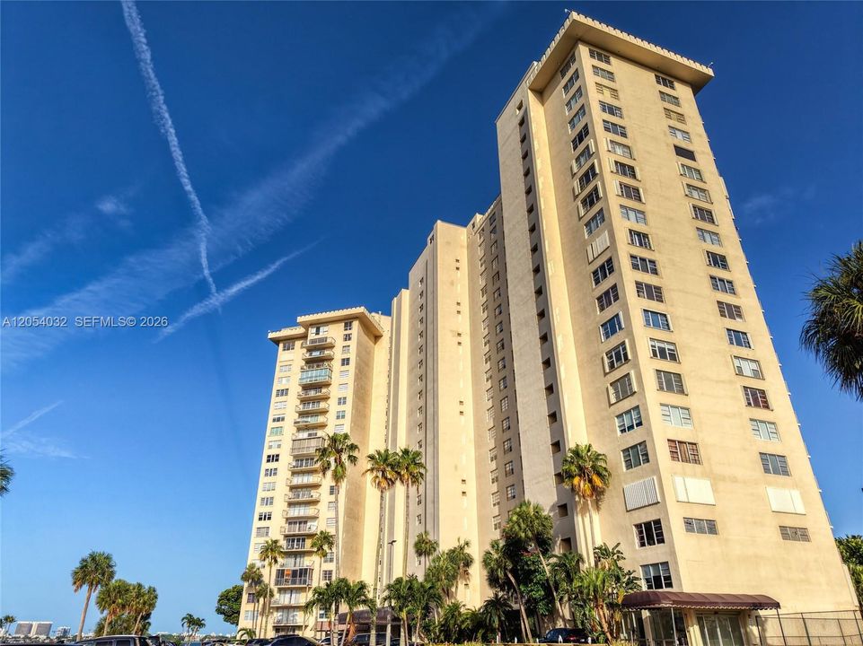 For Rent: $3,800 (2 beds, 2 baths, 1408 Square Feet)