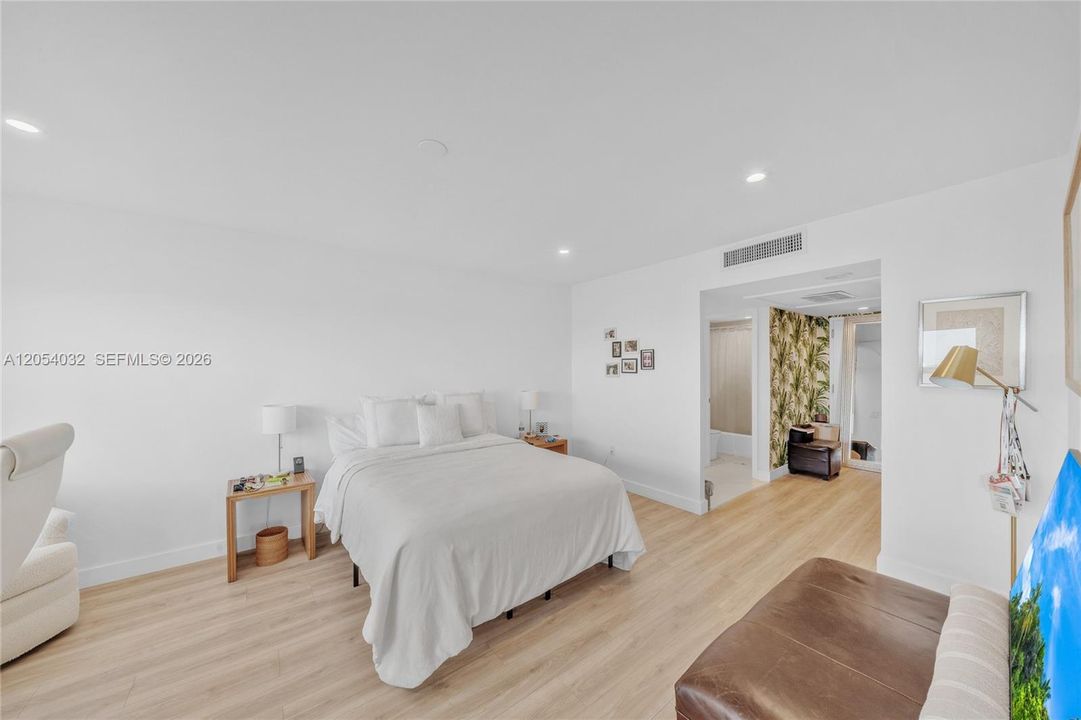 For Rent: $3,800 (2 beds, 2 baths, 1408 Square Feet)