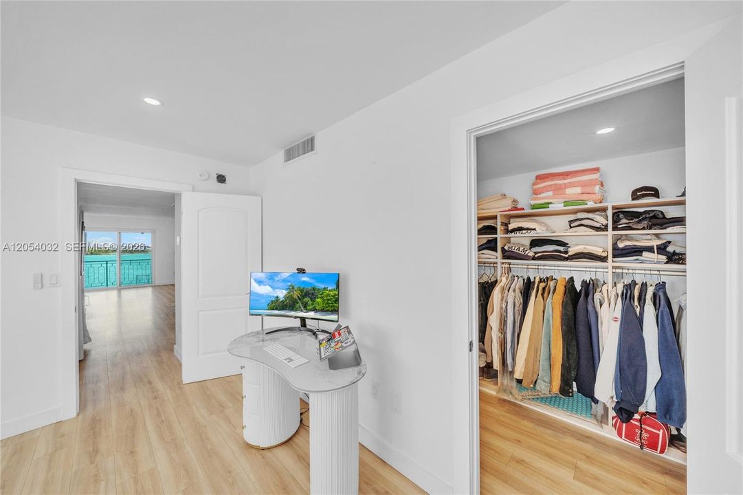 For Rent: $3,800 (2 beds, 2 baths, 1408 Square Feet)