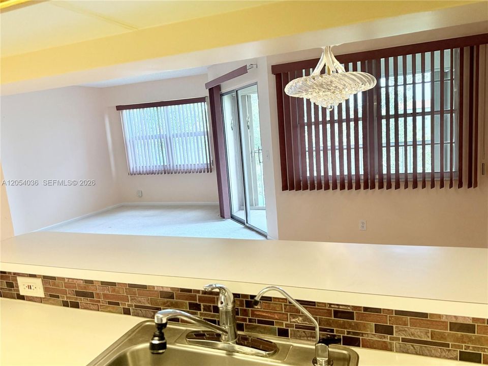 For Sale: $149,900 (1 beds, 1 baths, 940 Square Feet)