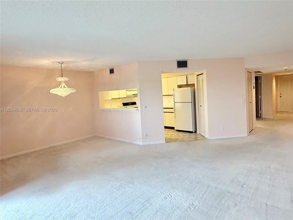 For Sale: $149,900 (1 beds, 1 baths, 940 Square Feet)