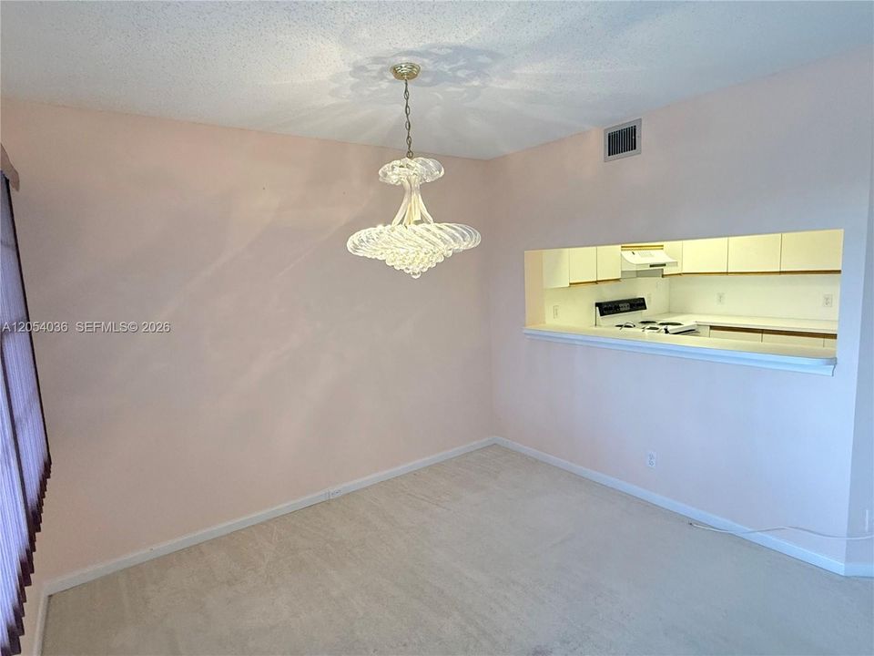 For Sale: $149,900 (1 beds, 1 baths, 940 Square Feet)