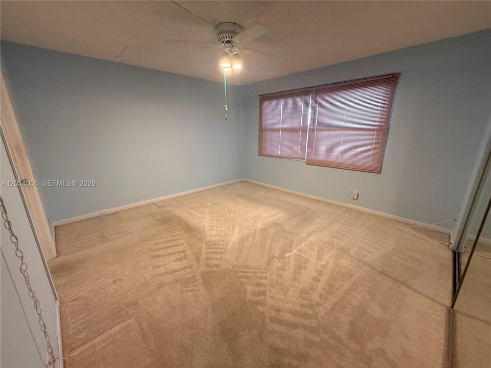 For Sale: $149,900 (1 beds, 1 baths, 940 Square Feet)