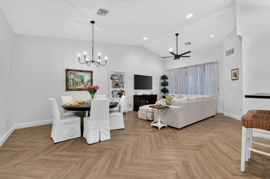 2159_Man_of_War-Dining_room-60_9