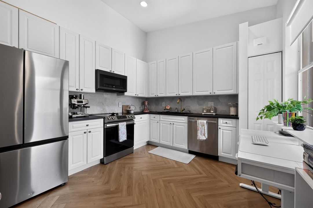 2159_Man_of_War-Kitchen-0043