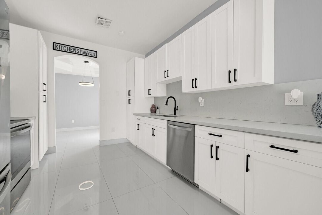 Brand New Modern Kitchen!
