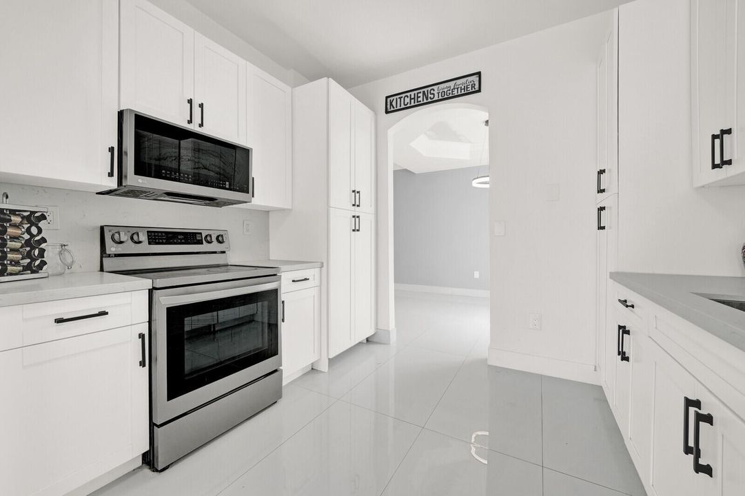 Brand New Modern Kitchen!