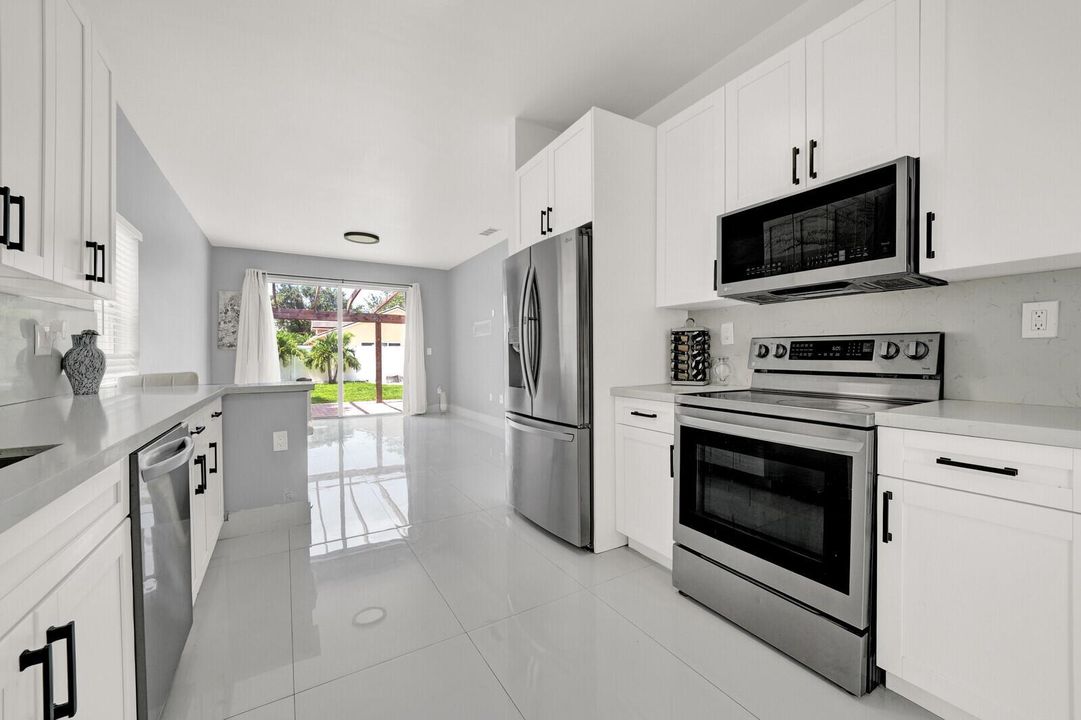 Brand New Modern Kitchen!