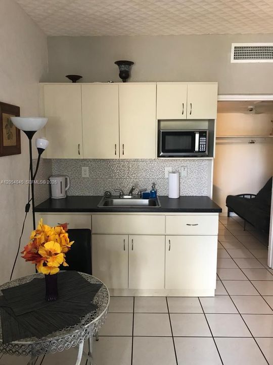 В аренду: $1,200 (1 спален, 1 ванн, 320 Квадратных фут)