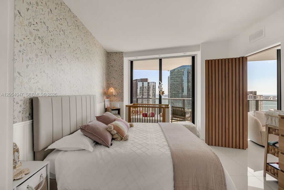 В аренду: $6,000 (2 спален, 2 ванн, 1088 Квадратных фут)