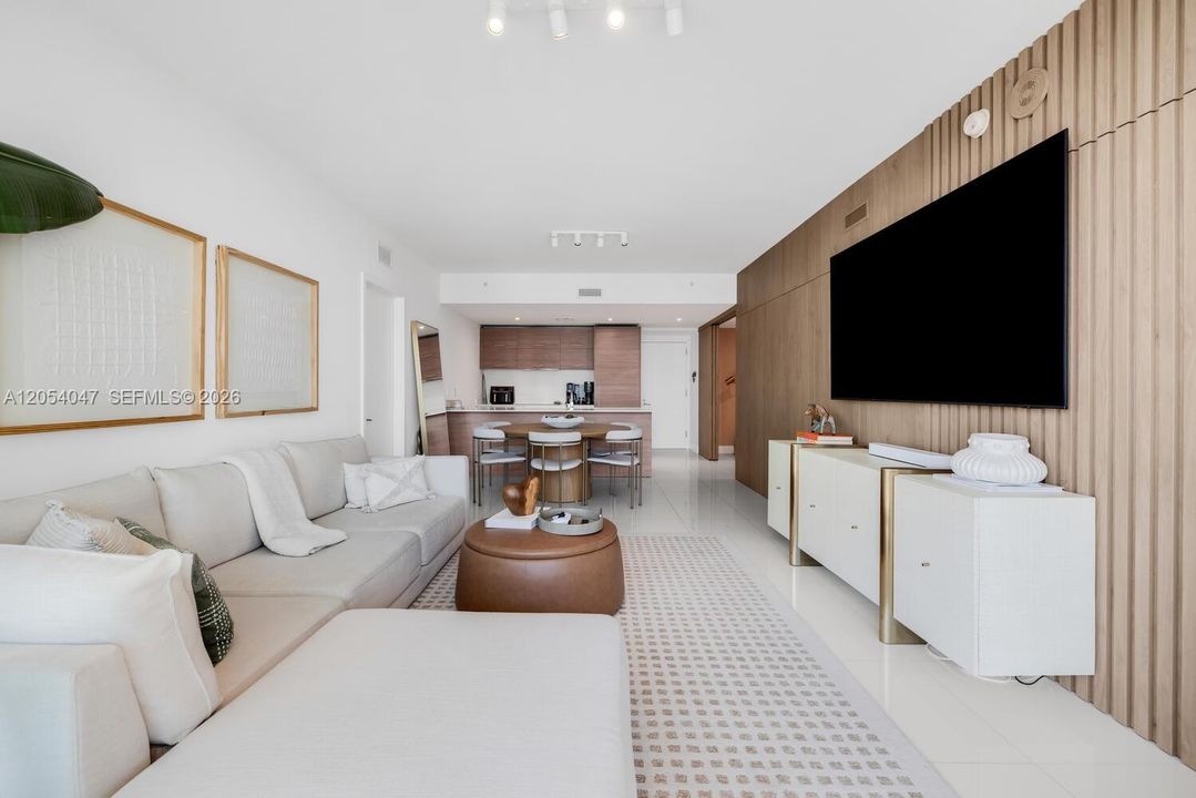 В аренду: $6,000 (2 спален, 2 ванн, 1088 Квадратных фут)