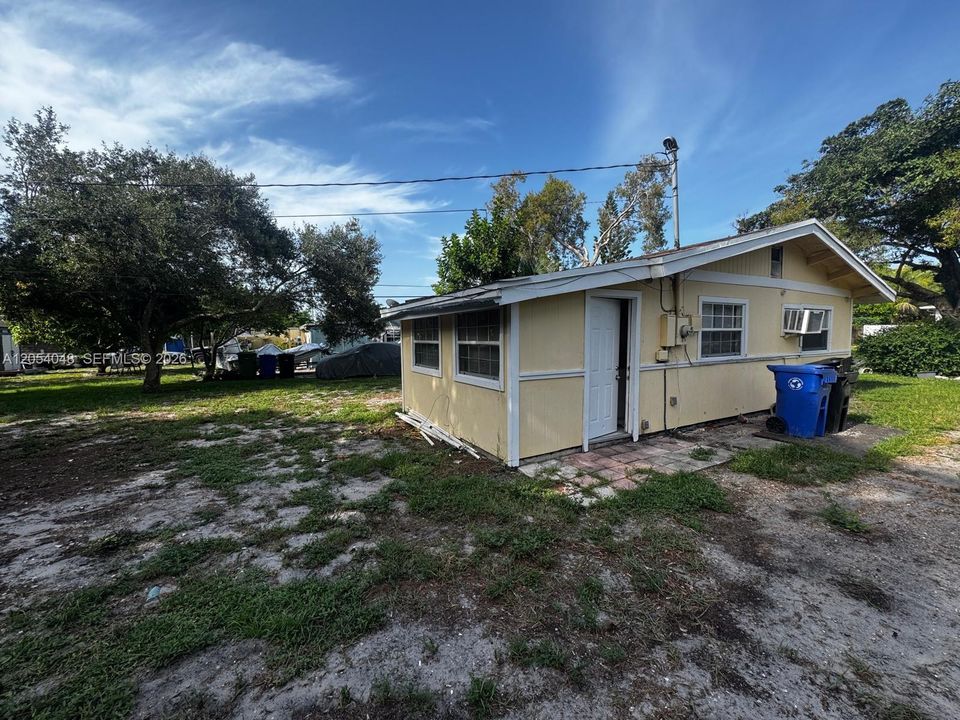 For Rent: $2,150 (2 beds, 2 baths, 784 Square Feet)