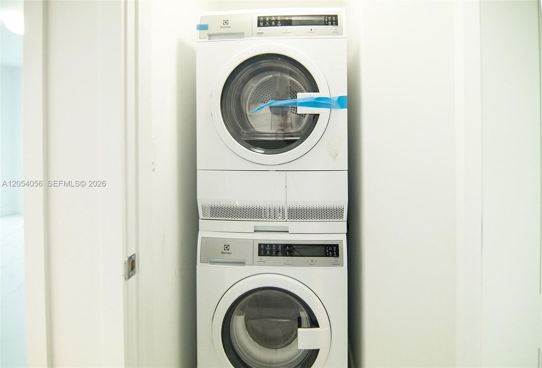 For Rent: $4,750 (2 beds, 2 baths, 1260 Square Feet)