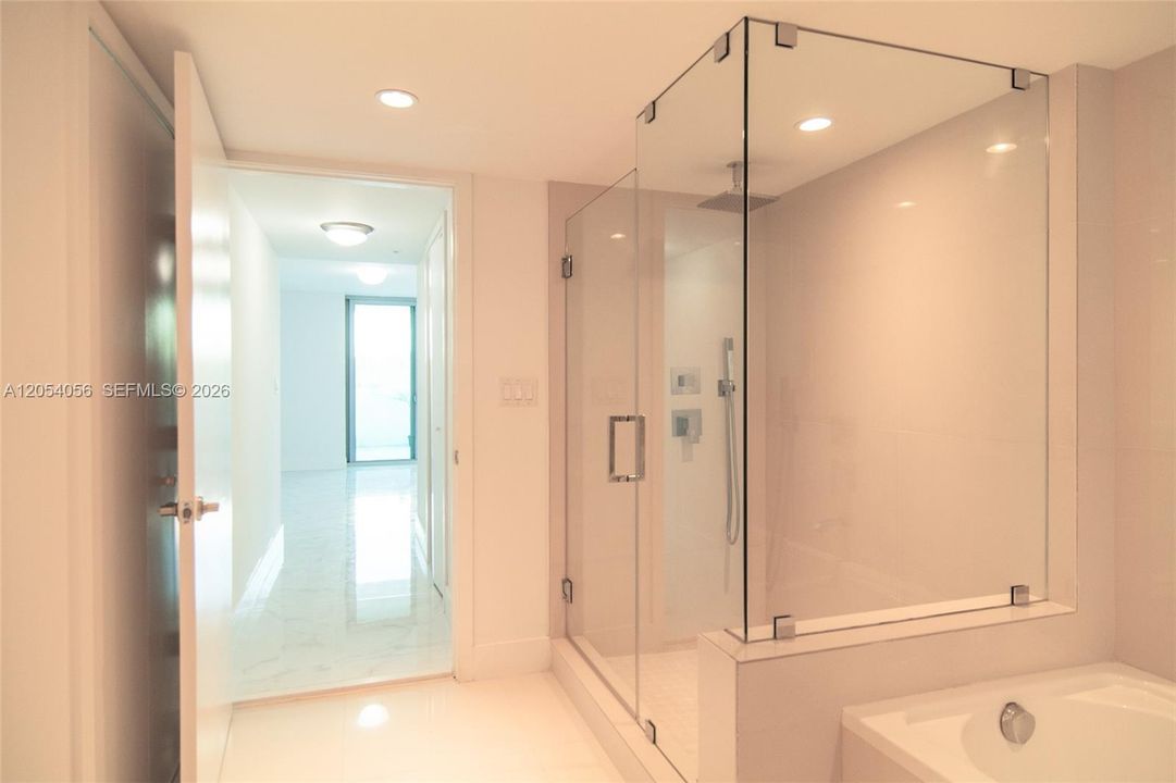 For Rent: $4,750 (2 beds, 2 baths, 1260 Square Feet)