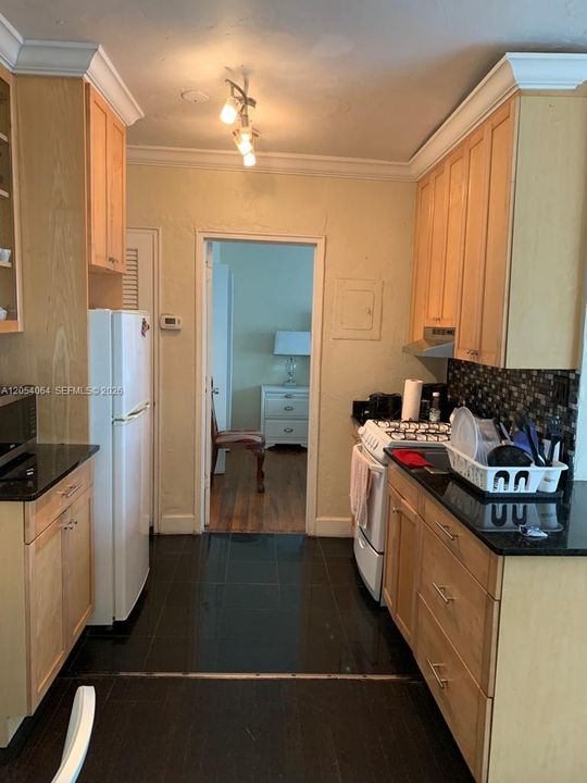 В аренду: $1,900 (1 спален, 1 ванн, 428 Квадратных фут)