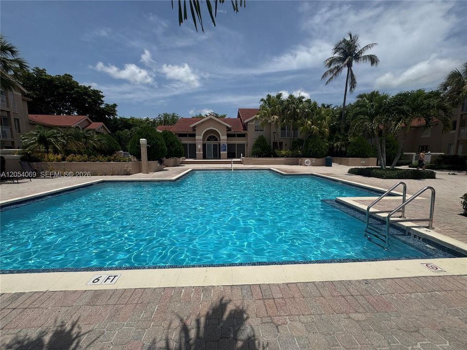 For Sale: $315,000 (2 beds, 2 baths, 1075 Square Feet)