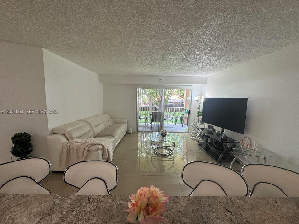 For Sale: $315,000 (2 beds, 2 baths, 1075 Square Feet)