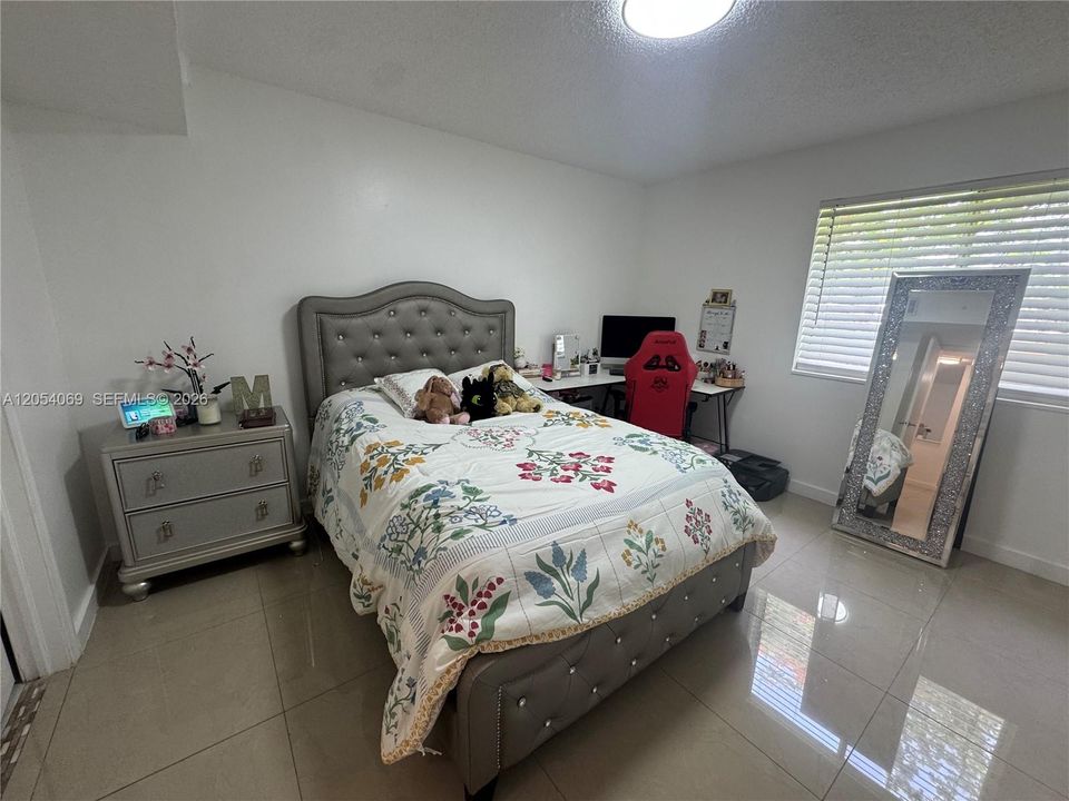 For Sale: $315,000 (2 beds, 2 baths, 1075 Square Feet)