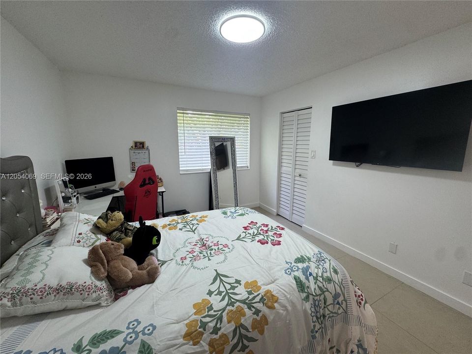 For Sale: $315,000 (2 beds, 2 baths, 1075 Square Feet)