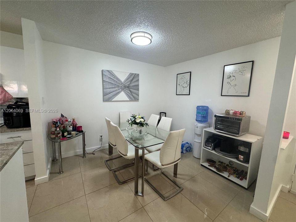 For Sale: $315,000 (2 beds, 2 baths, 1075 Square Feet)
